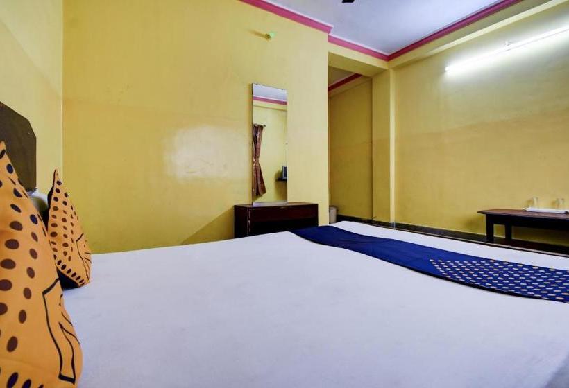 Hotelli Spot On 77478  Piyush