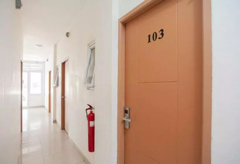 ホテル Ava Guesthouse Mitra Reddoorz Lampung