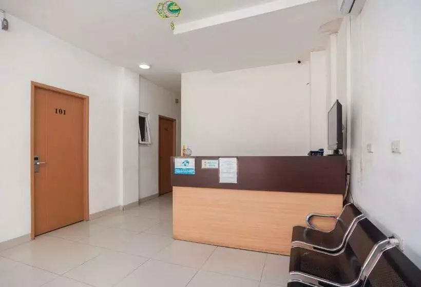 ホテル Ava Guesthouse Mitra Reddoorz Lampung