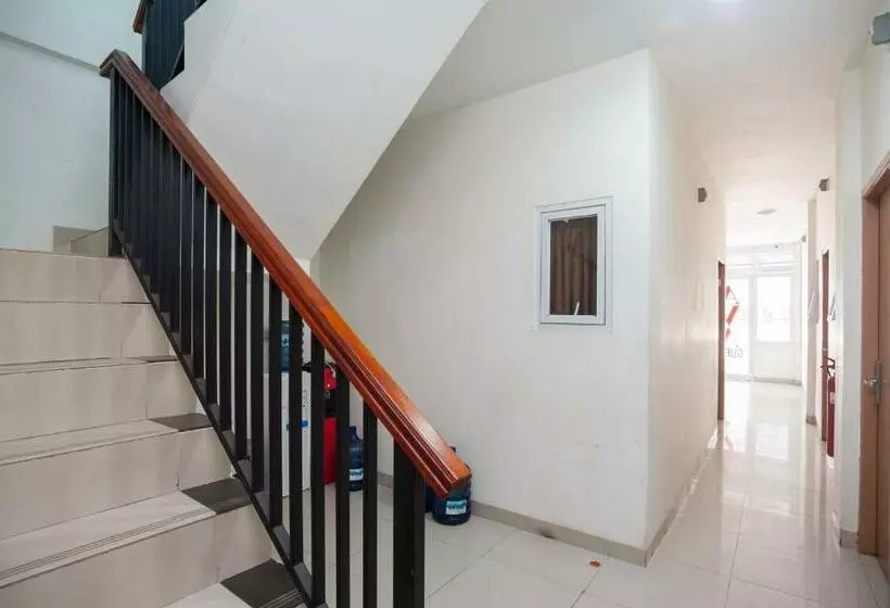 ホテル Ava Guesthouse Mitra Reddoorz Lampung