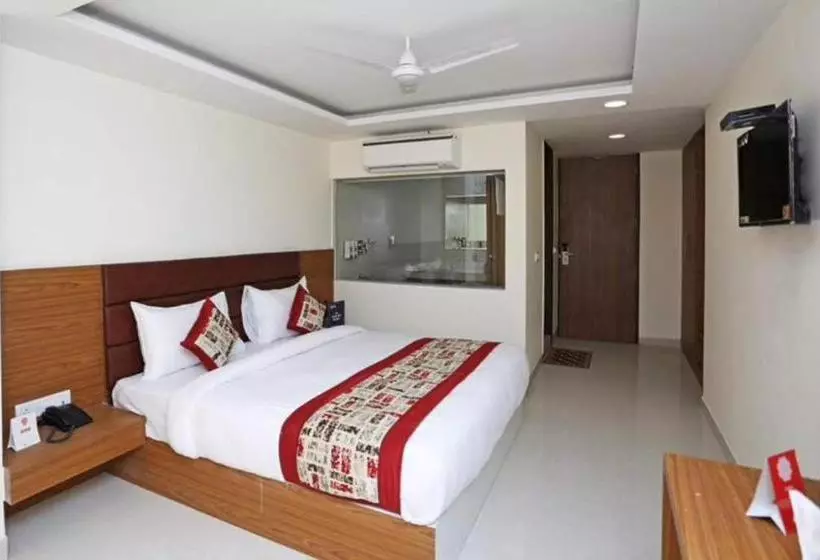 Hotelli Grand Suites   A Unit Of D Capitol Near Delhi Airport