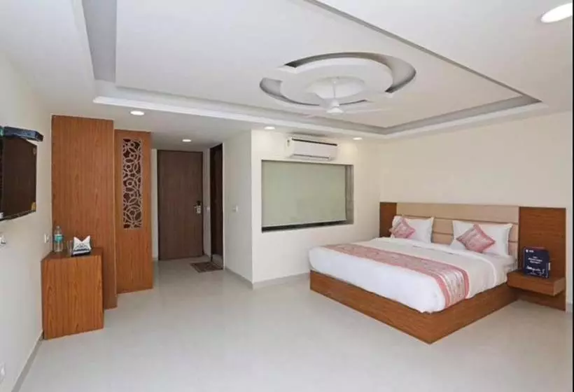 Hotelli Grand Suites   A Unit Of D Capitol Near Delhi Airport