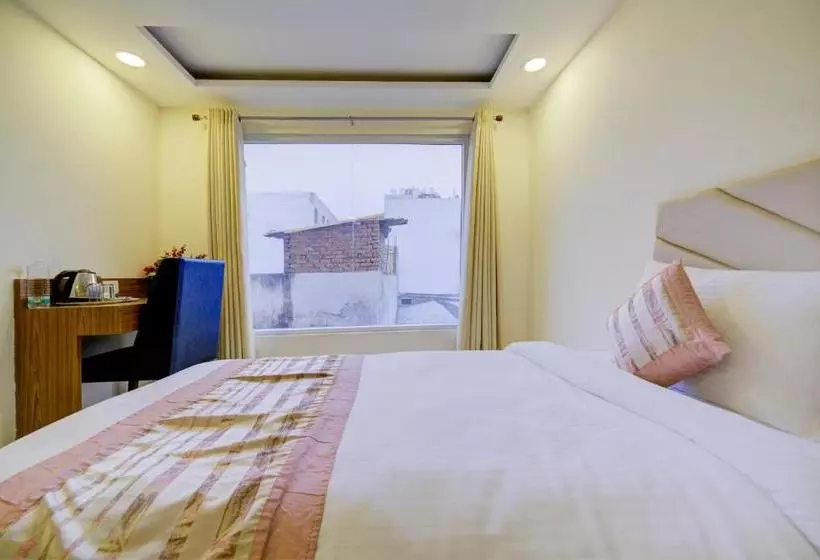 Hotelli Grand Suites   A Unit Of D Capitol Near Delhi Airport