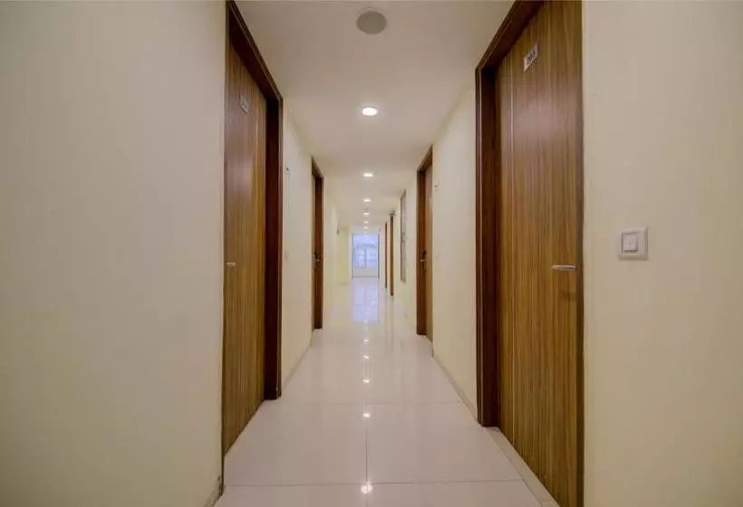 Hotelli Grand Suites   A Unit Of D Capitol Near Delhi Airport