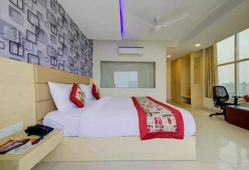 Hotelli Grand Suites   A Unit Of D Capitol Near Delhi Airport