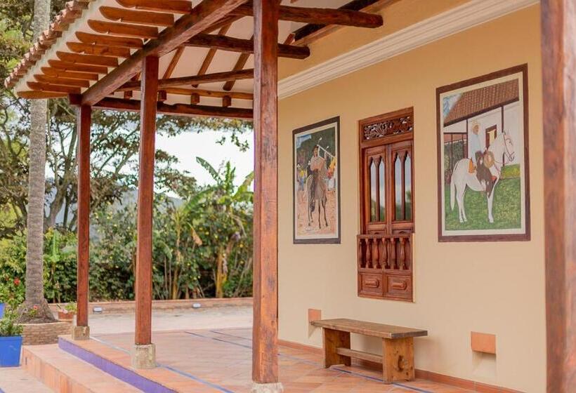 هتل Marquesa De Pinares