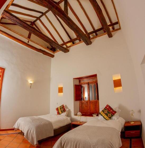 هتل Marquesa De Pinares