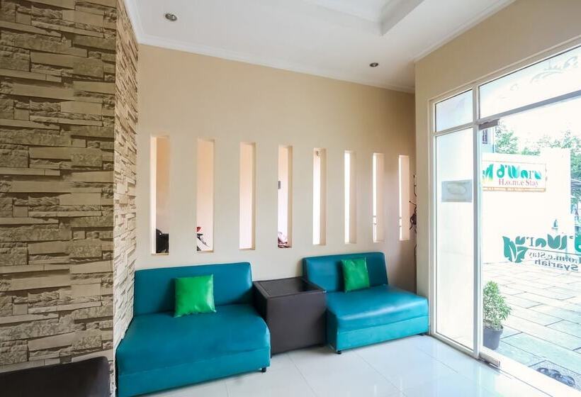 Hotell D Waru Homestay Syariah Near Jl Slamet Riyadi Mitra Reddoorz