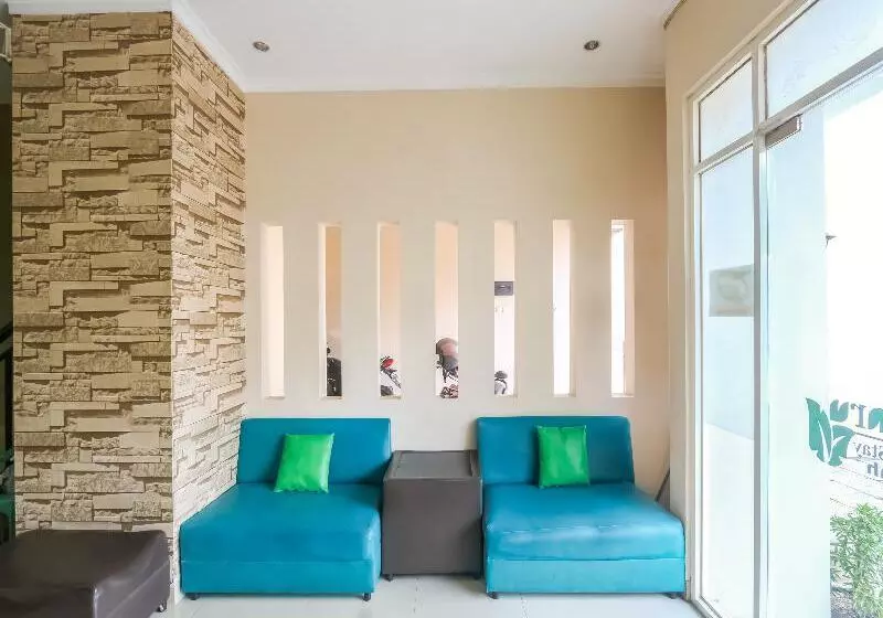 ホテル D Waru Homestay Syariah Near Jl Slamet Riyadi Mitra Reddoorz