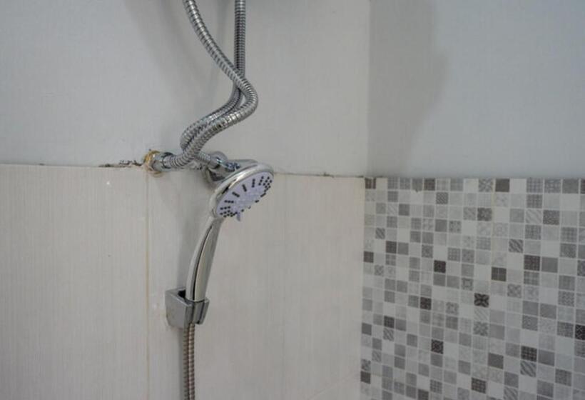 בית מלון כפרי Reddoorz Near Tamansari Shopping Center Salatiga