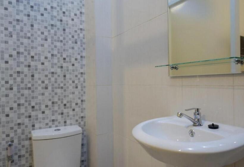 בית מלון כפרי Reddoorz Near Tamansari Shopping Center Salatiga