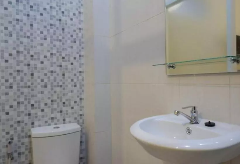 ホテル Reddoorz Near Tamansari Shopping Center Salatiga