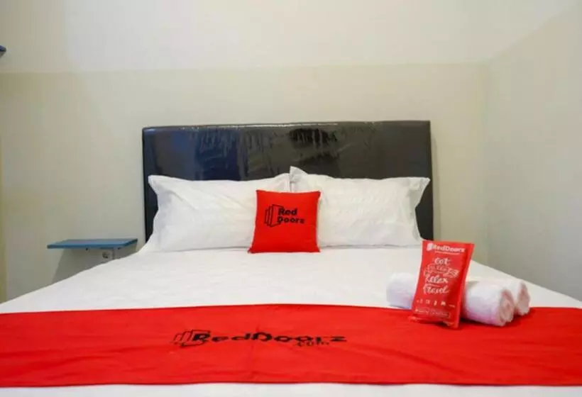 ホテル Reddoorz Near Tamansari Shopping Center Salatiga