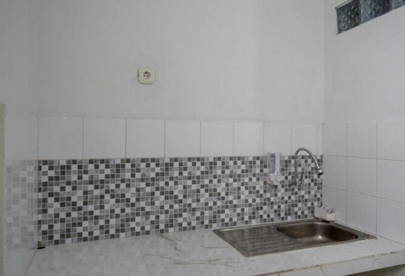 בית מלון כפרי Reddoorz Near Tamansari Shopping Center Salatiga