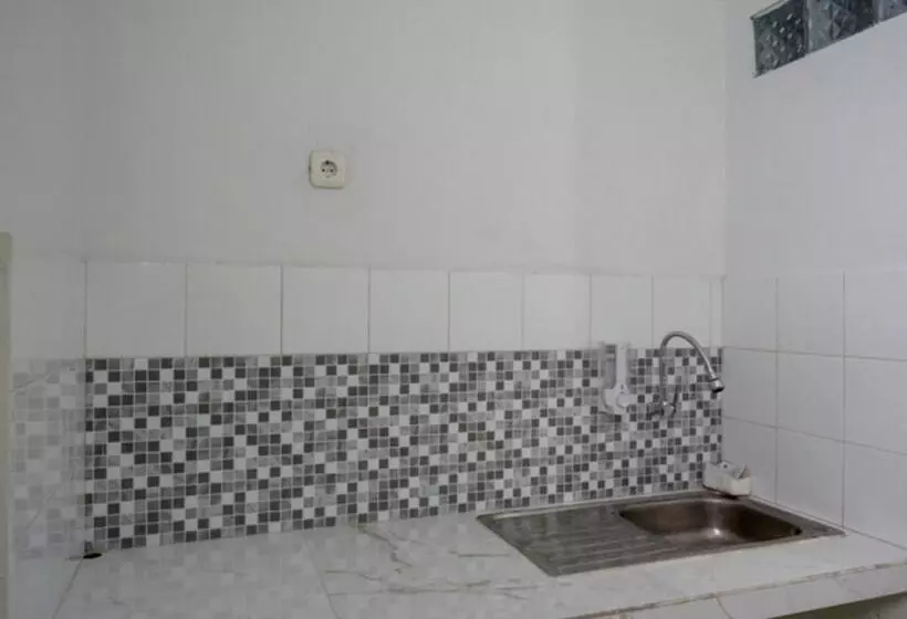 ホテル Reddoorz Near Tamansari Shopping Center Salatiga