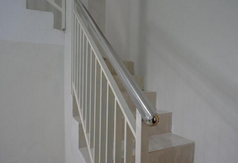 בית מלון כפרי Reddoorz Near Tamansari Shopping Center Salatiga