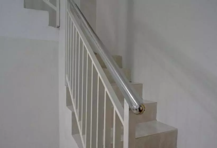 ホテル Reddoorz Near Tamansari Shopping Center Salatiga