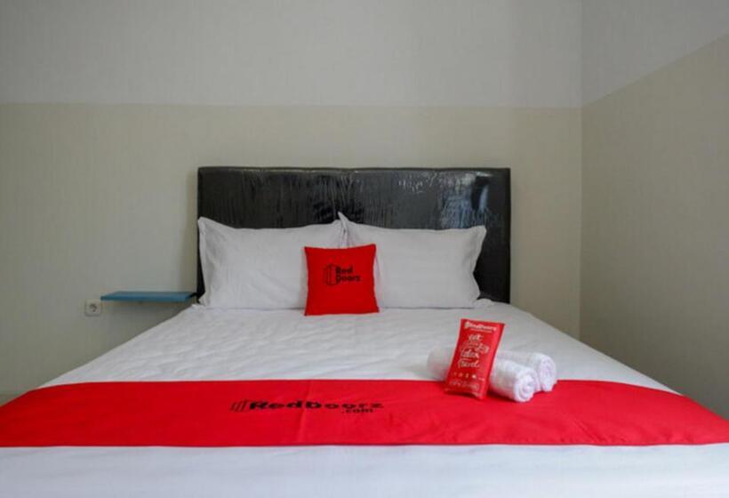 בית מלון כפרי Reddoorz Near Tamansari Shopping Center Salatiga