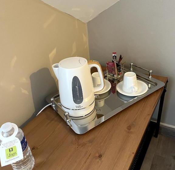 Hotel Logis Hôtel  Restaurant Le Relais Guillaume De Normandy