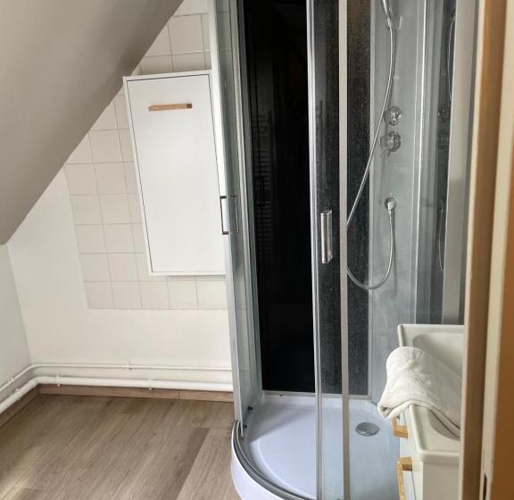 Hotel Logis Hôtel  Restaurant Le Relais Guillaume De Normandy