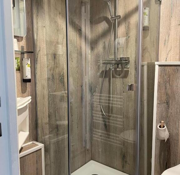 Hotel Logis Hôtel  Restaurant Le Relais Guillaume De Normandy