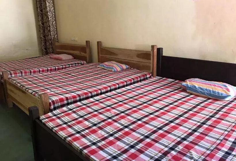 ホテル Tharuka Rest Inn