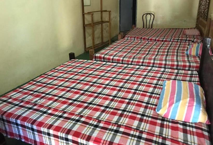 Otel Tharuka Rest Inn