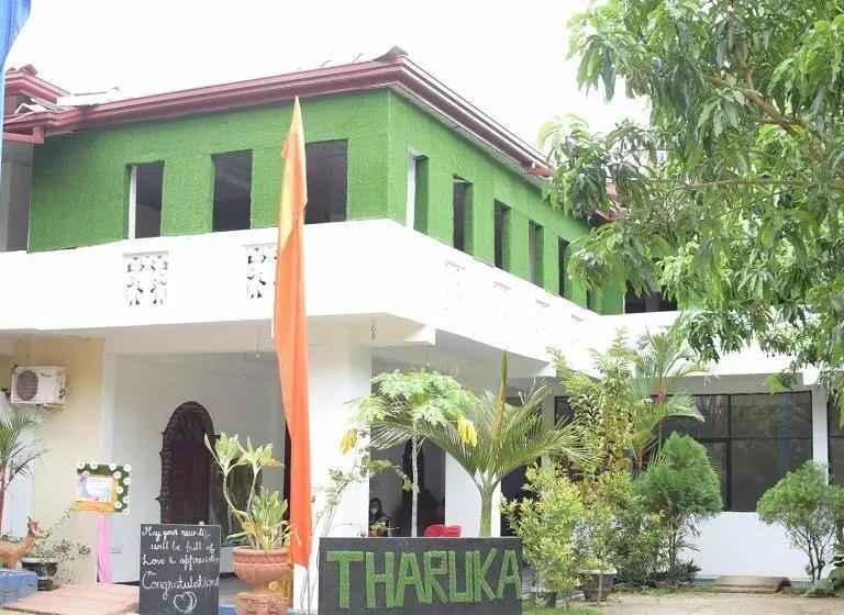 ホテル Tharuka Rest Inn
