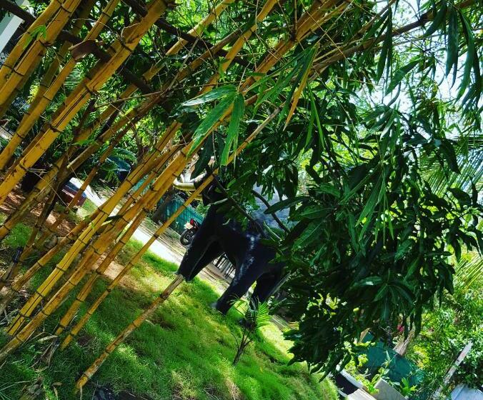 Otel Tharuka Rest Inn