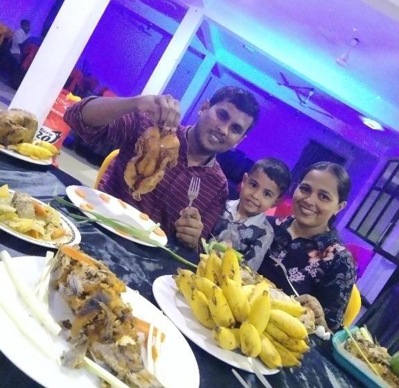 Hotelli Tharuka Rest Inn