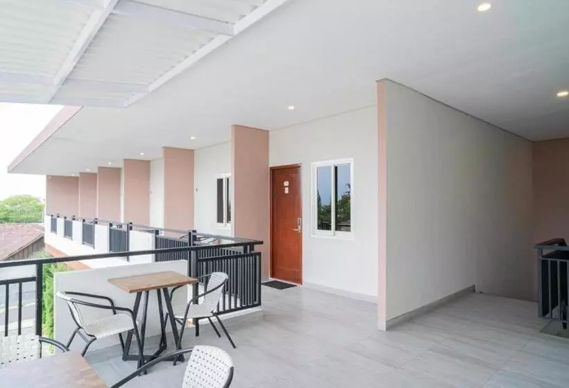 Urbanview Hotel Bubusini Batu By Reddoorz