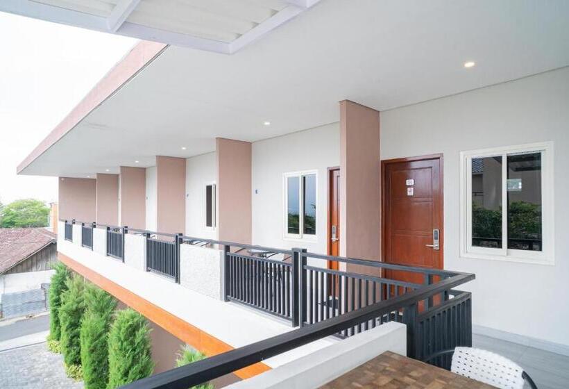 Urbanview Hotel Bubusini Batu By Reddoorz