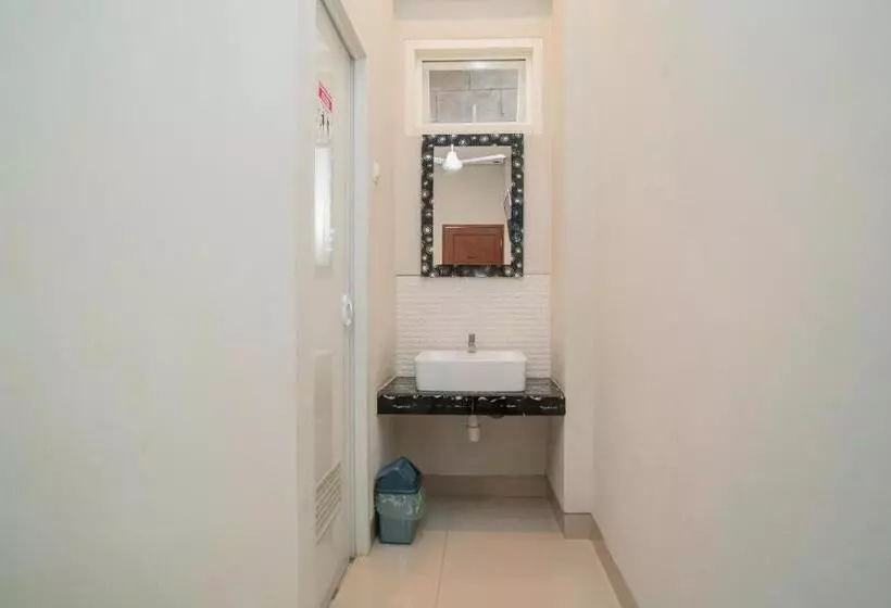 Urbanview Hotel Bubusini Batu By Reddoorz