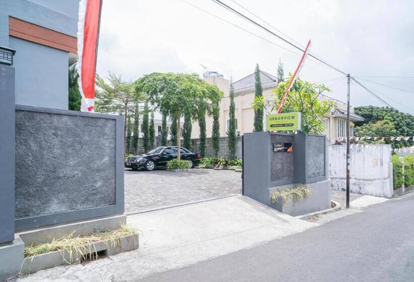 Urbanview Hotel Bubusini Batu By Reddoorz