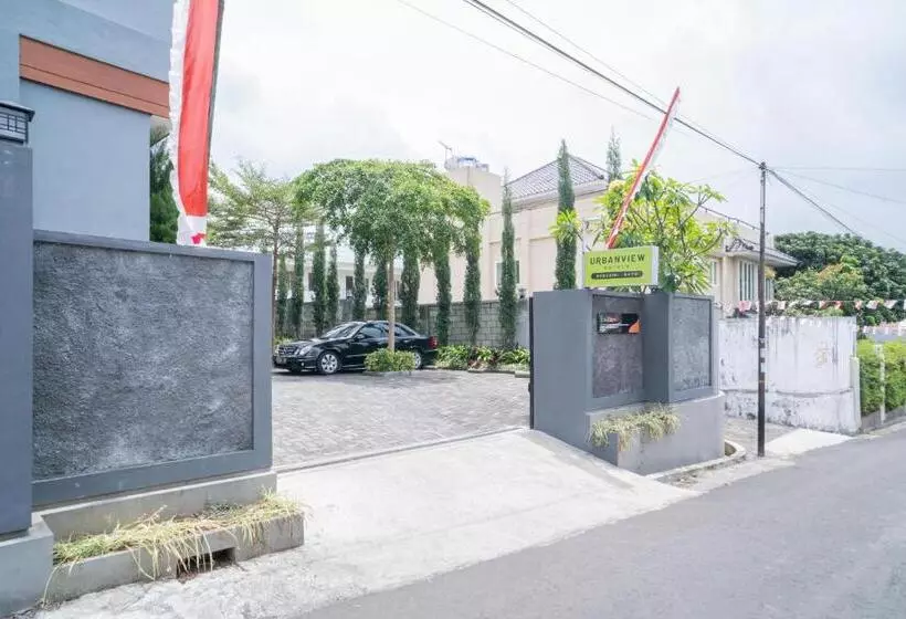 Urbanview Hotel Bubusini Batu By Reddoorz