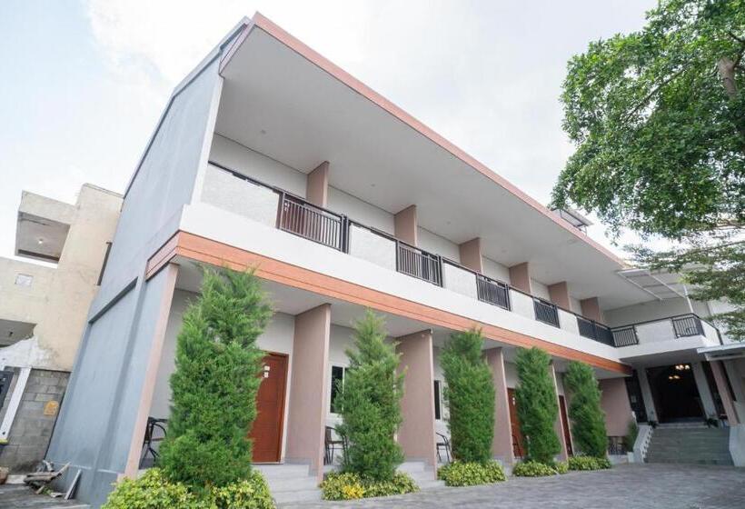 Urbanview Hotel Bubusini Batu By Reddoorz