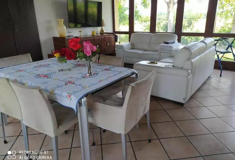 ベッドアンドブレックファースト La Rosa Selvatica