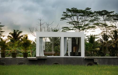 ホテル Deluxe White Cube