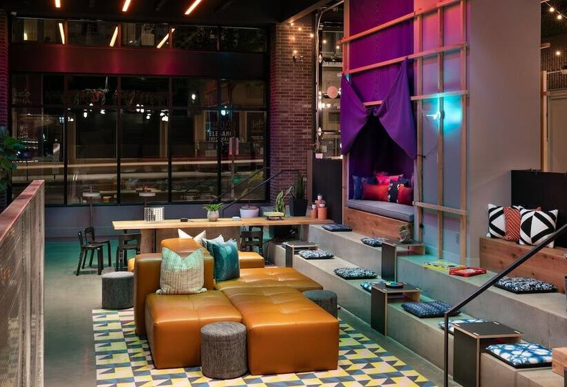 هتل Moxy Portland Downtown