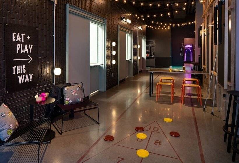هتل Moxy Portland Downtown