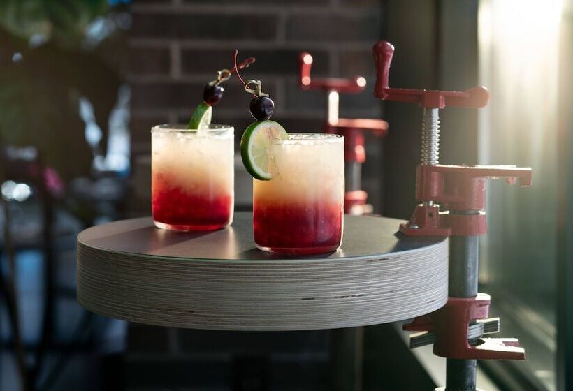 هتل Moxy Portland Downtown