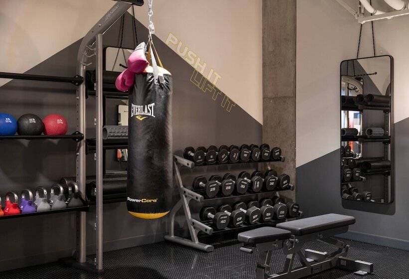 هتل Moxy Portland Downtown