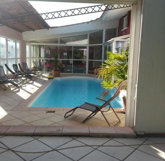 ペンション La Maison Des Alpilles