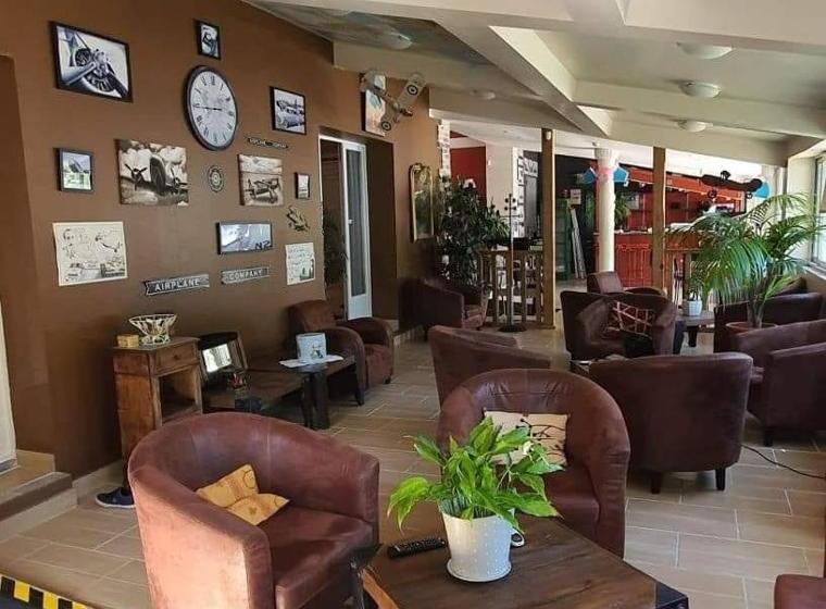 ペンション La Maison Des Alpilles