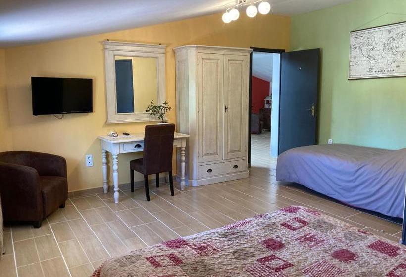 ペンション La Maison Des Alpilles