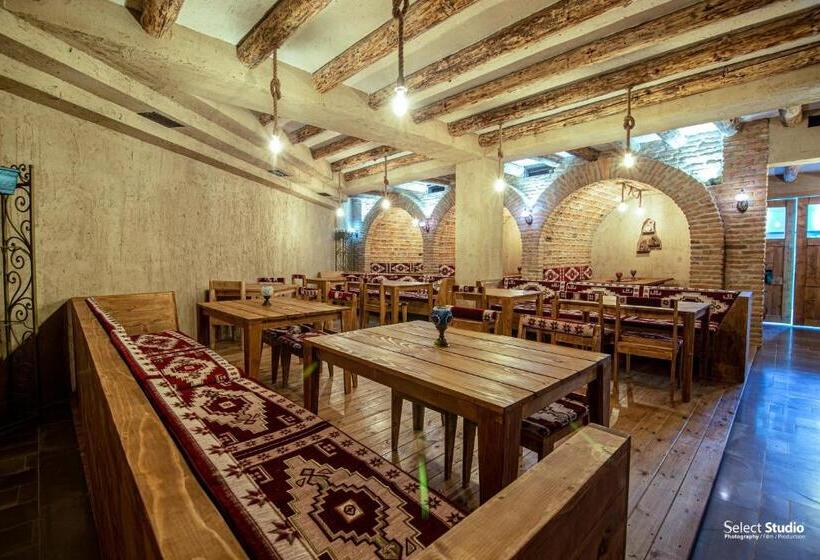 Sahati Hotel & Restaurant