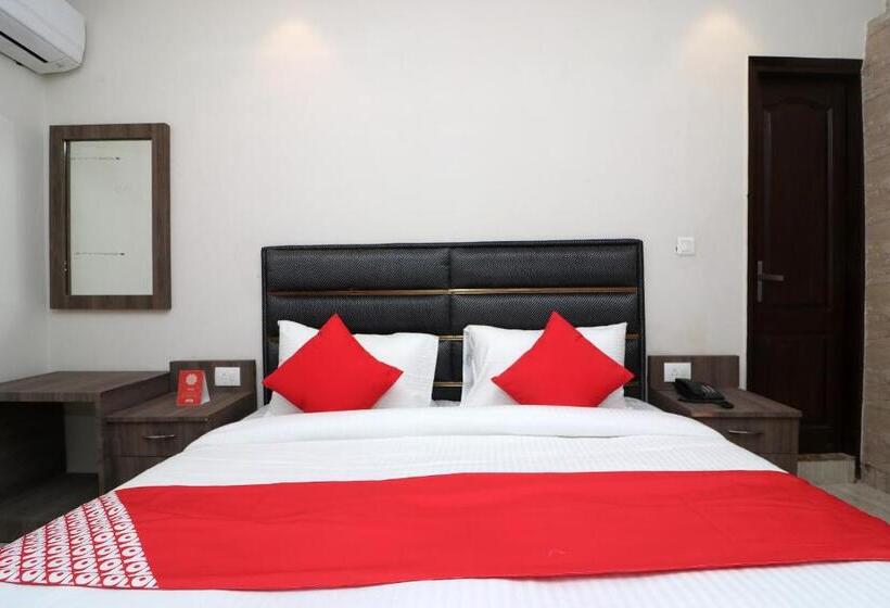 Super Hotel O Chinnamuthu Main Street