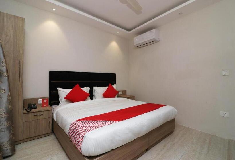 Super Hotel O Chinnamuthu Main Street