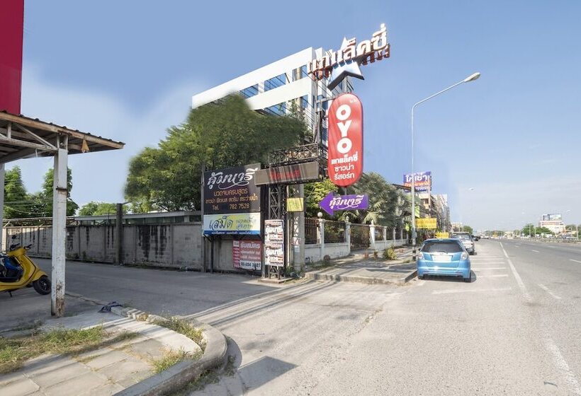 هتل Oyo 75382 Galaxy & Sauna Resort