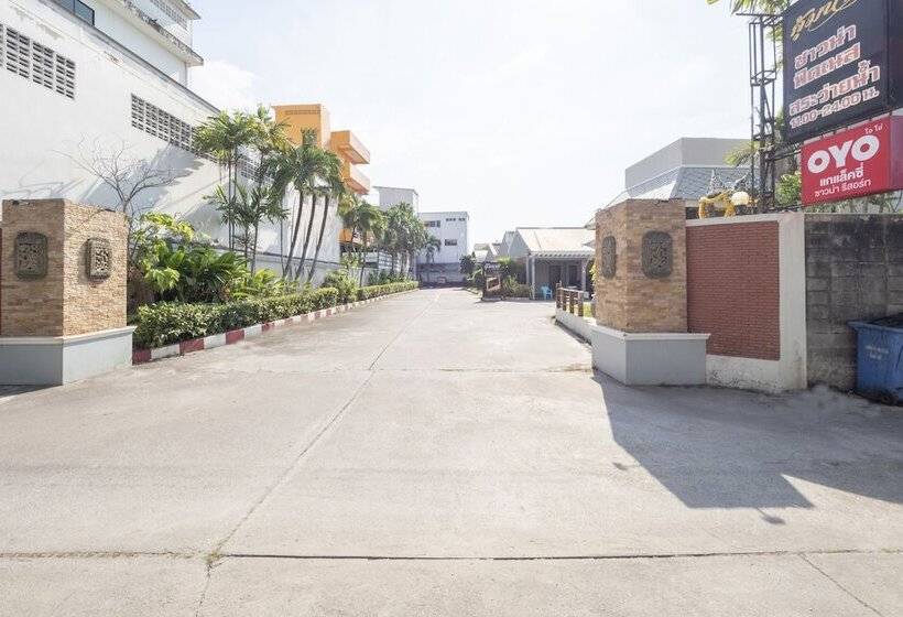 هتل Oyo 75382 Galaxy & Sauna Resort